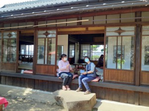 「長生閣」のカフェでのんびりと